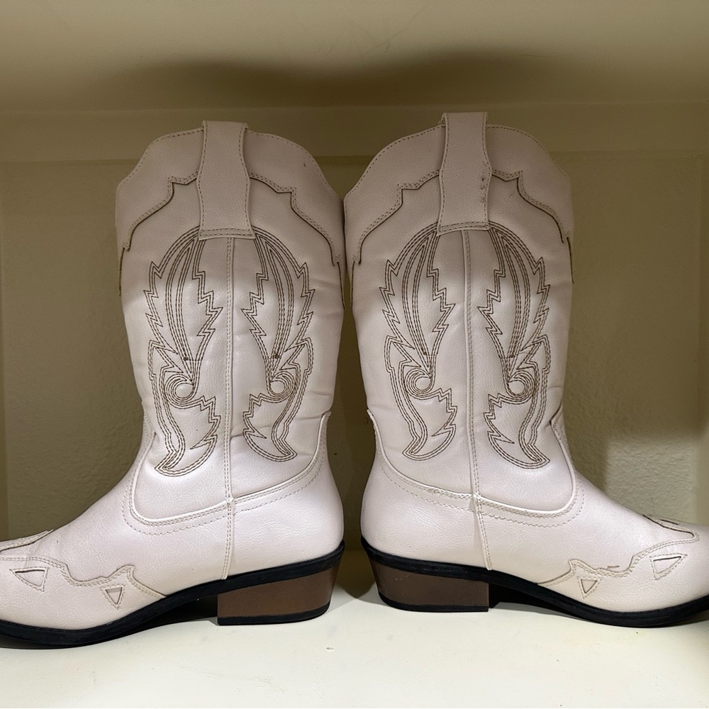 Cream Western Cowboy Boots - Picture 3 of 4